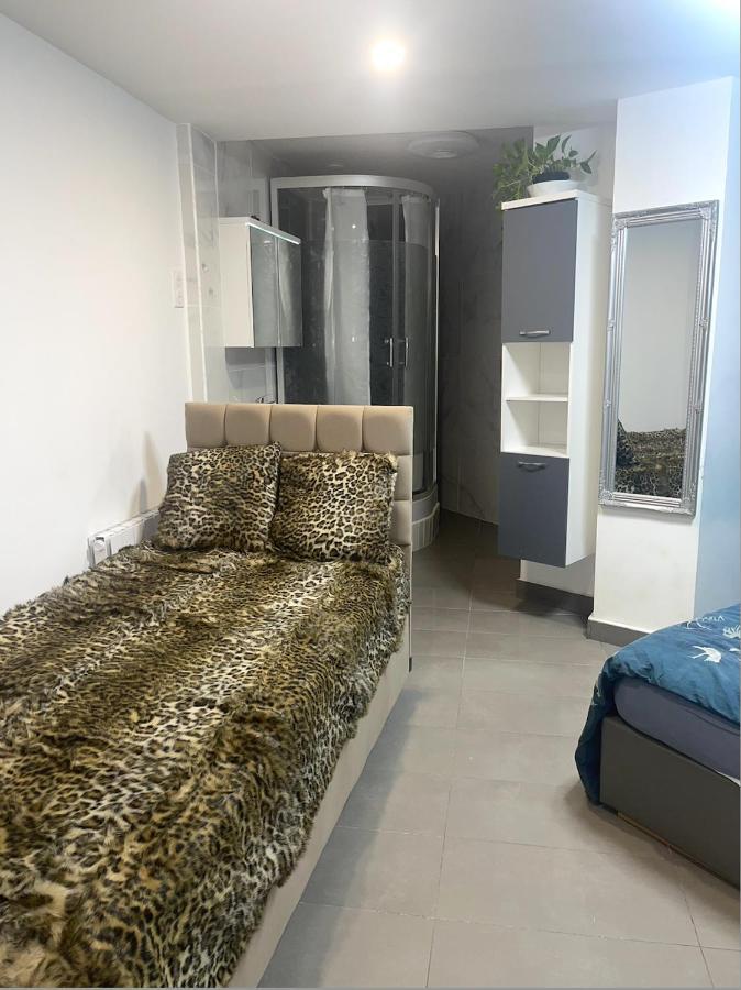 Jolie Appartement Avec 2 Chambres Partagees Paris Exteriör bild